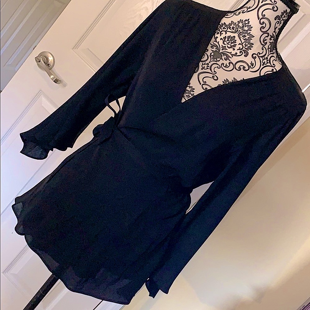 Size 12 Armani Collezione surplice tie blouse